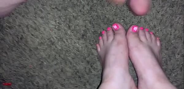  Cum on sexy pink toes (Feet Cumshot)